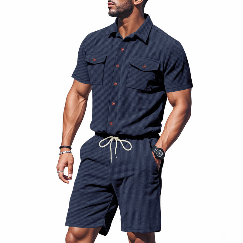 Costume de loisirs élégant pour hommes avec des détails structurés et des poches poitrine pratiques Chic und Stil