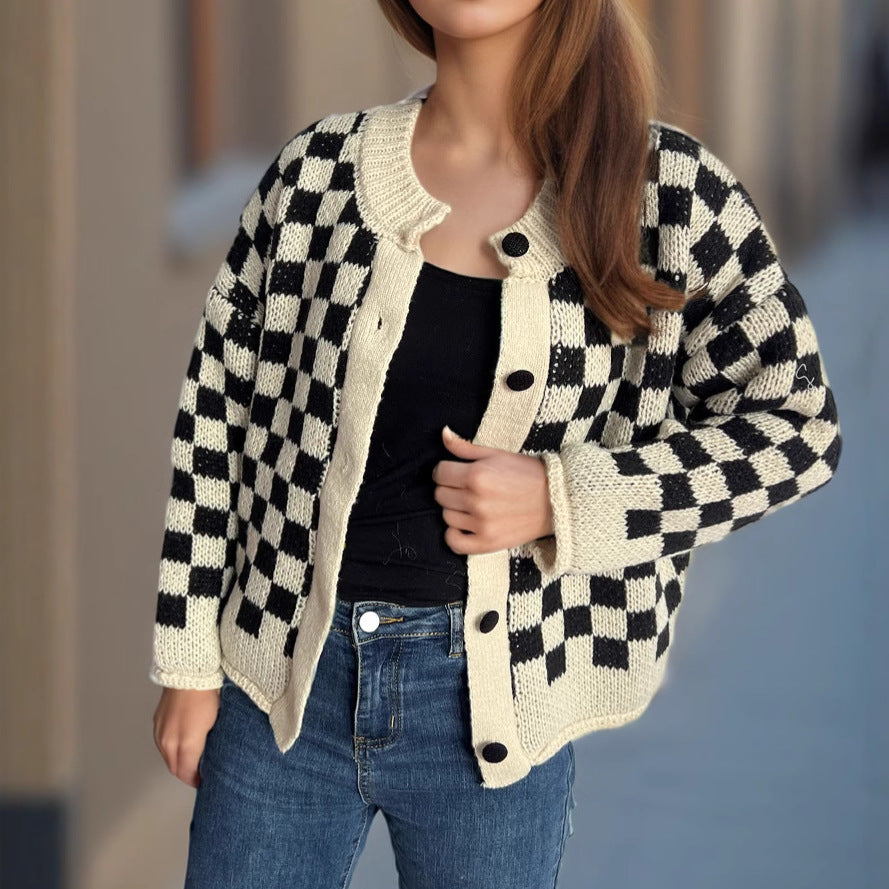 Dame pull en tricot épais avec un motif à carreaux moderne et des détails de bouton pratiques Chic und Stil