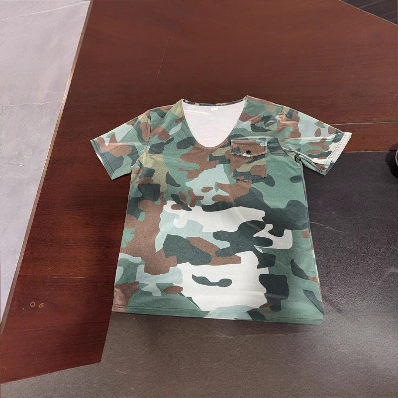 T-shirt à col V pour homme avec poche sur la poitrine et motif camouflage Chic und Stil