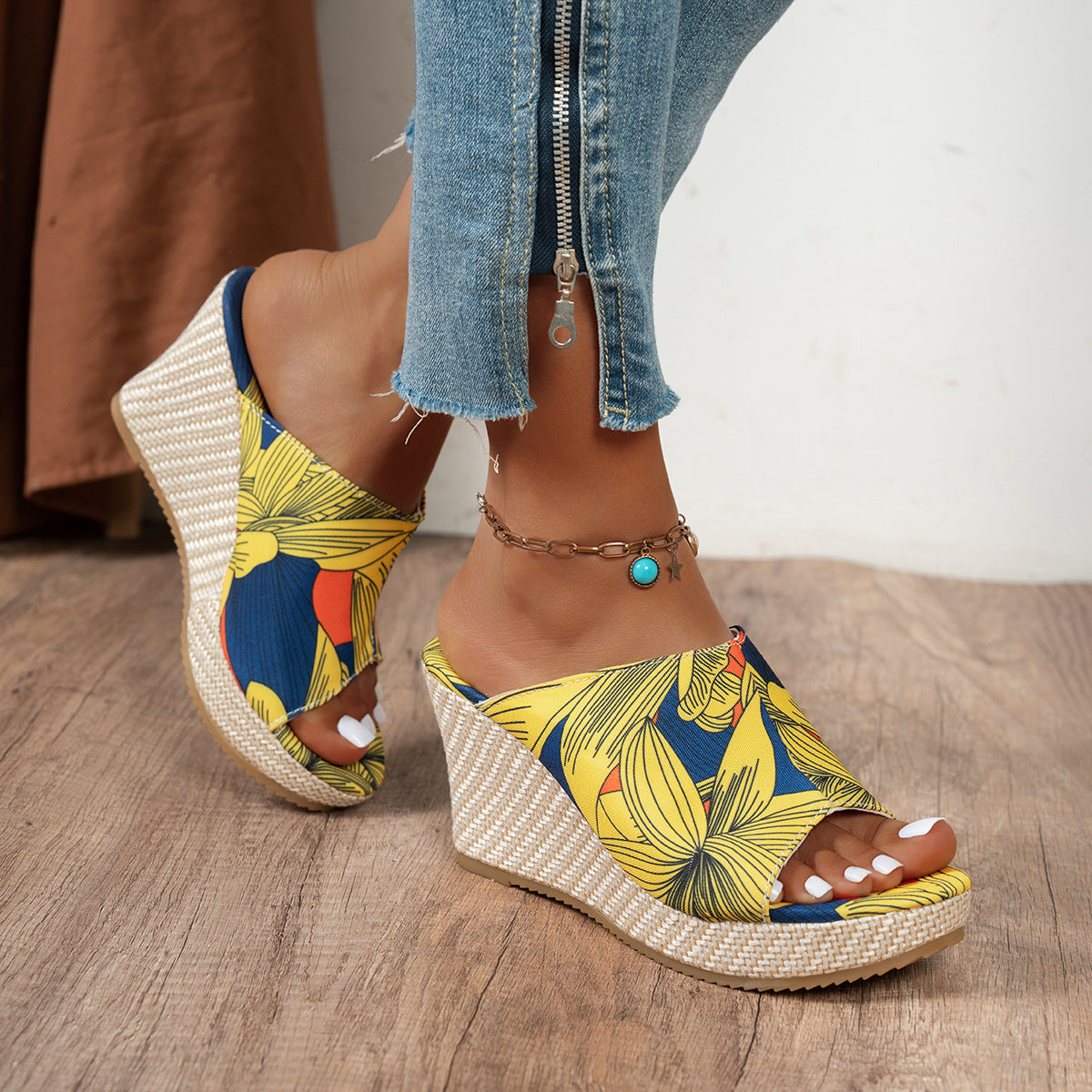 Mules à plateforme pour femmes avec design floral et semelle confortable Chic und Stil