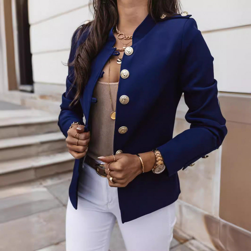 Blazer féminin tendance avec boutons dorés et coupe slim Chic und Stil