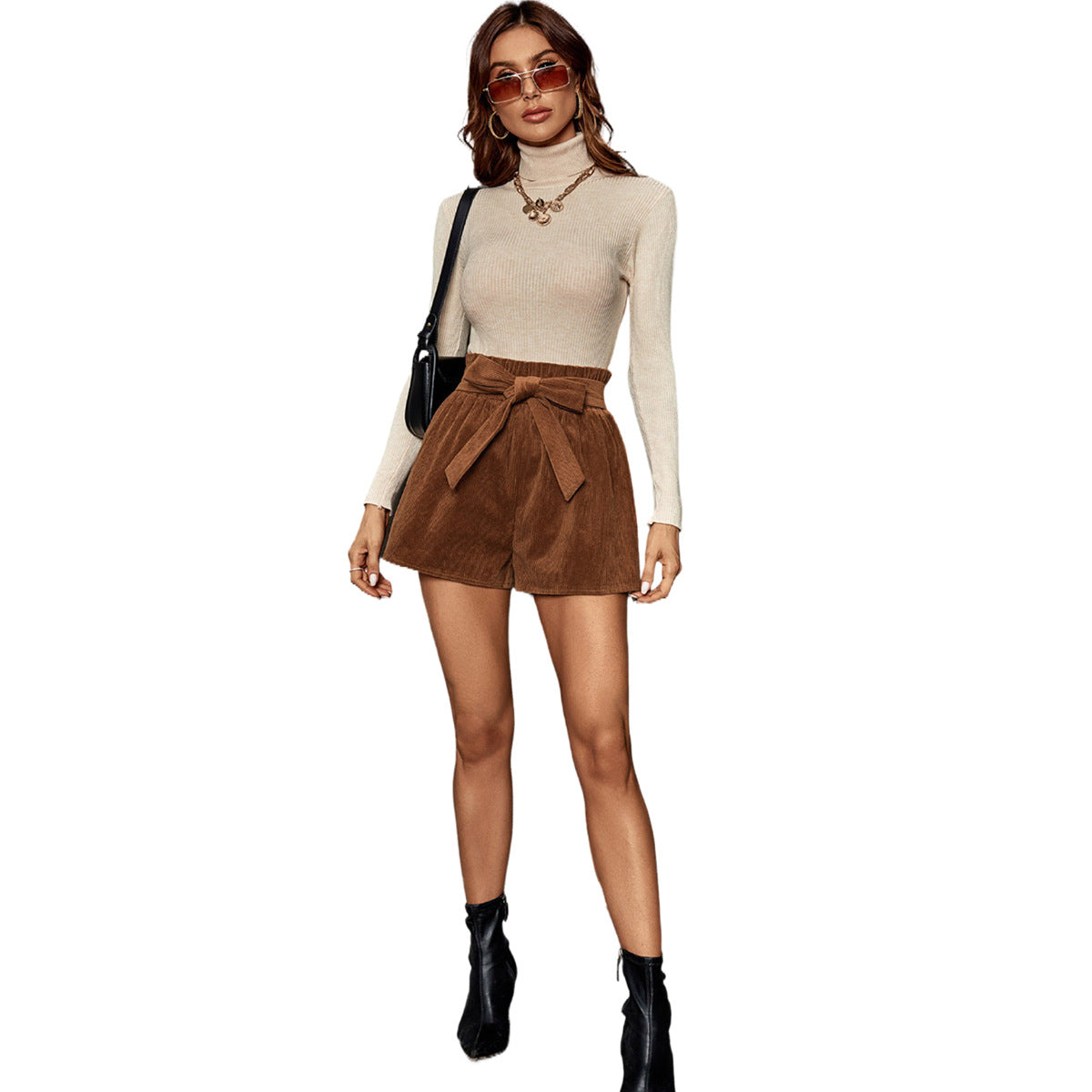 Shorts en corduroy pour femmes avec ceinture à nouer et taille haute Chic und Stil