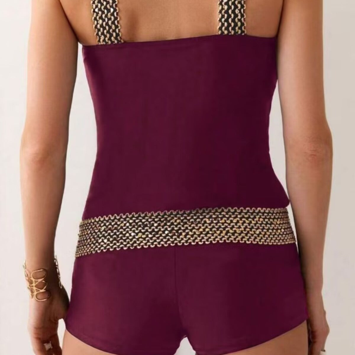 Tankini pour femmes avec des accents de chaînes élégants et une coupe sculptante Chic und Stil