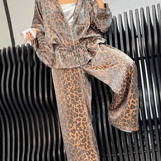 Dame combinaison décontractée avec motif léopard tendance et coupe ample Chic und Stil