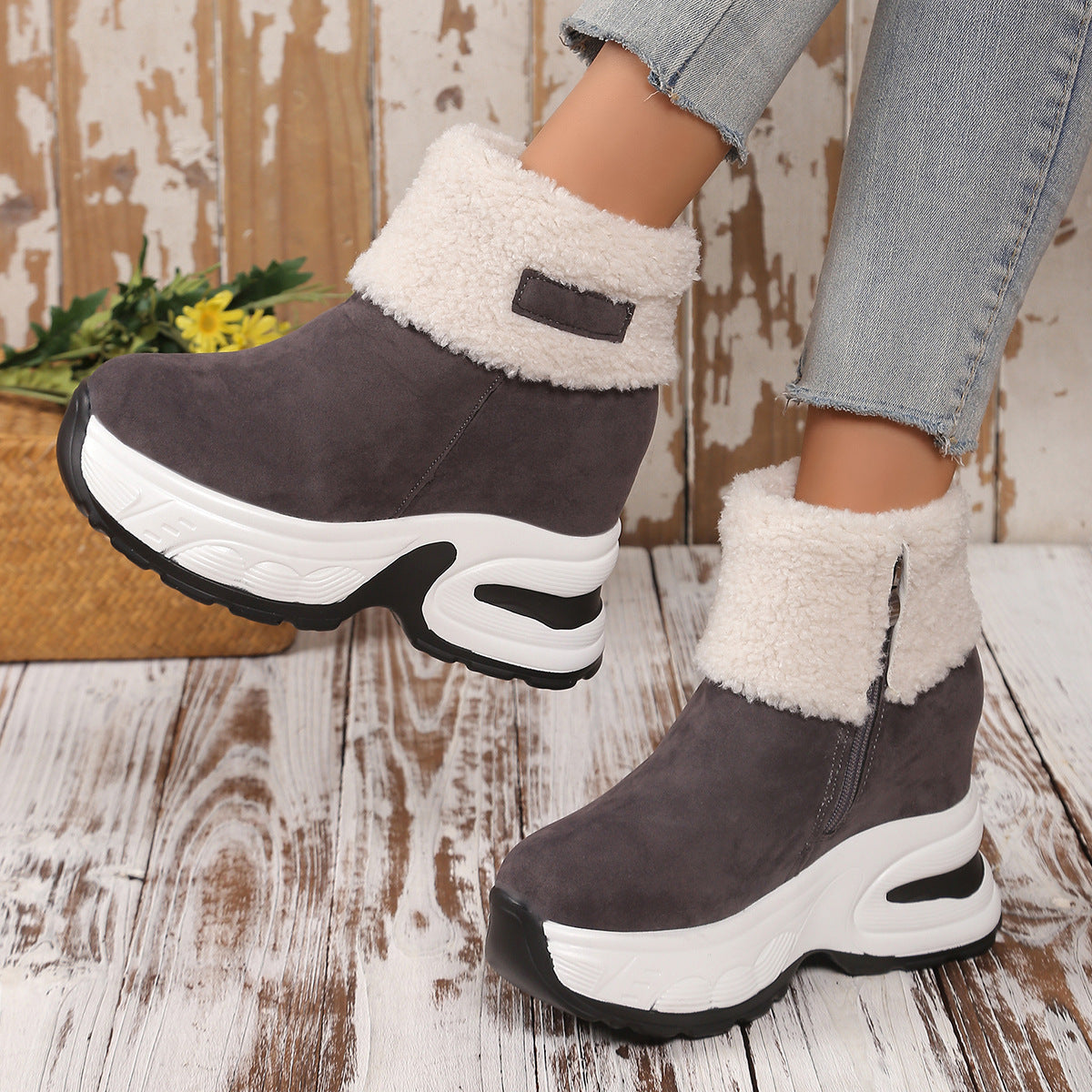 Bottes en polaire tendance pour femmes avec talon compensé Chic und Stil