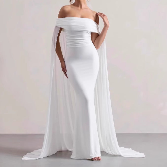 Robe de soirée élégante pour femmes à épaule dénudée avec cape transparente fluide et coupe flatteuse Chic und Stil