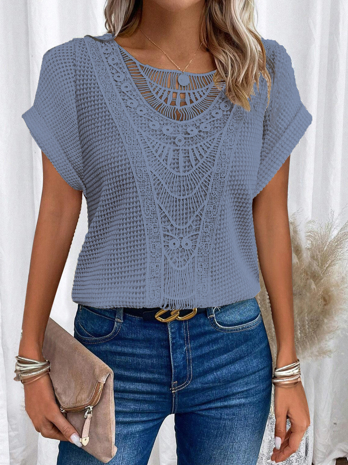 Women's crossover neckline top with a refined crochet pattern Chic und Stil