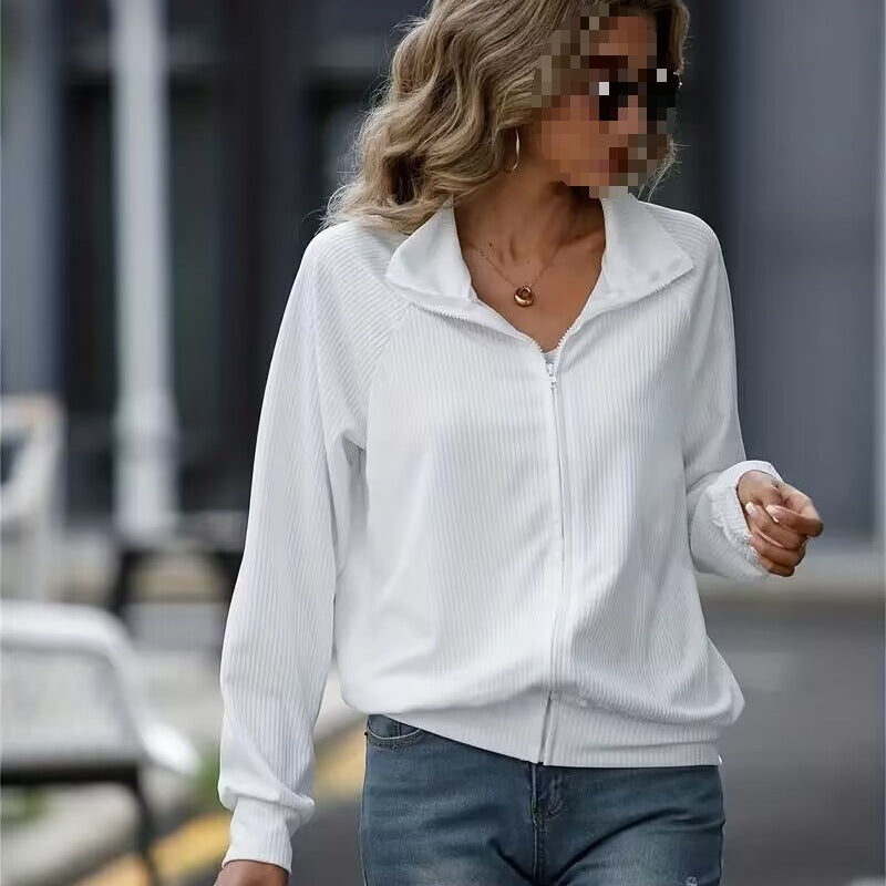 Veste zippée sportive pour femmes avec structure en côtes et élégant col montant Chic und Stil