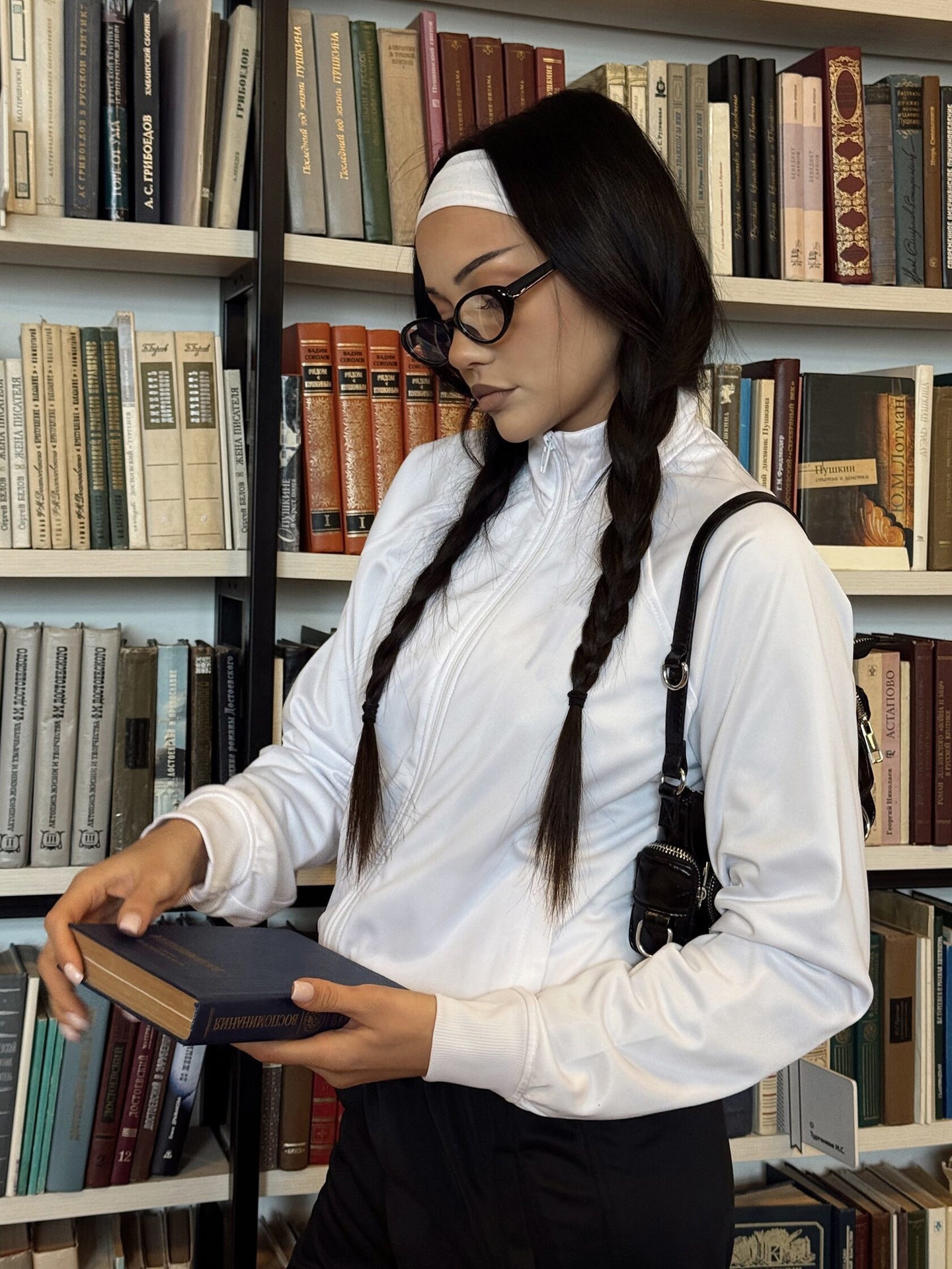 Women's sports training jacket and matching high-waisted pants Chic and Style