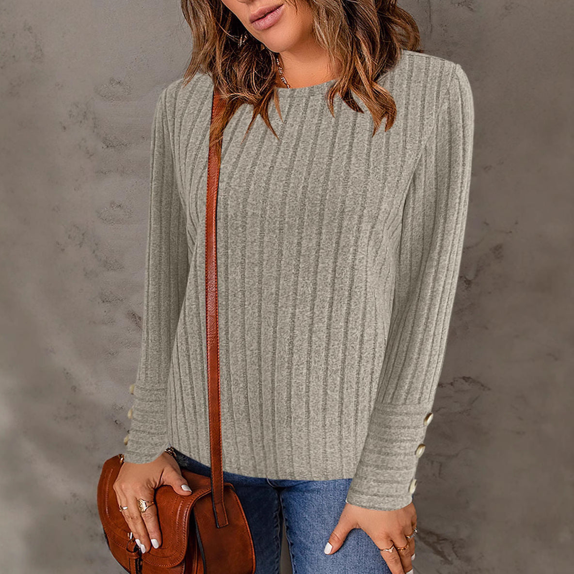 Pull fin pour femmes avec une élégante structure en rib et des détails de boutons Chic und Stil