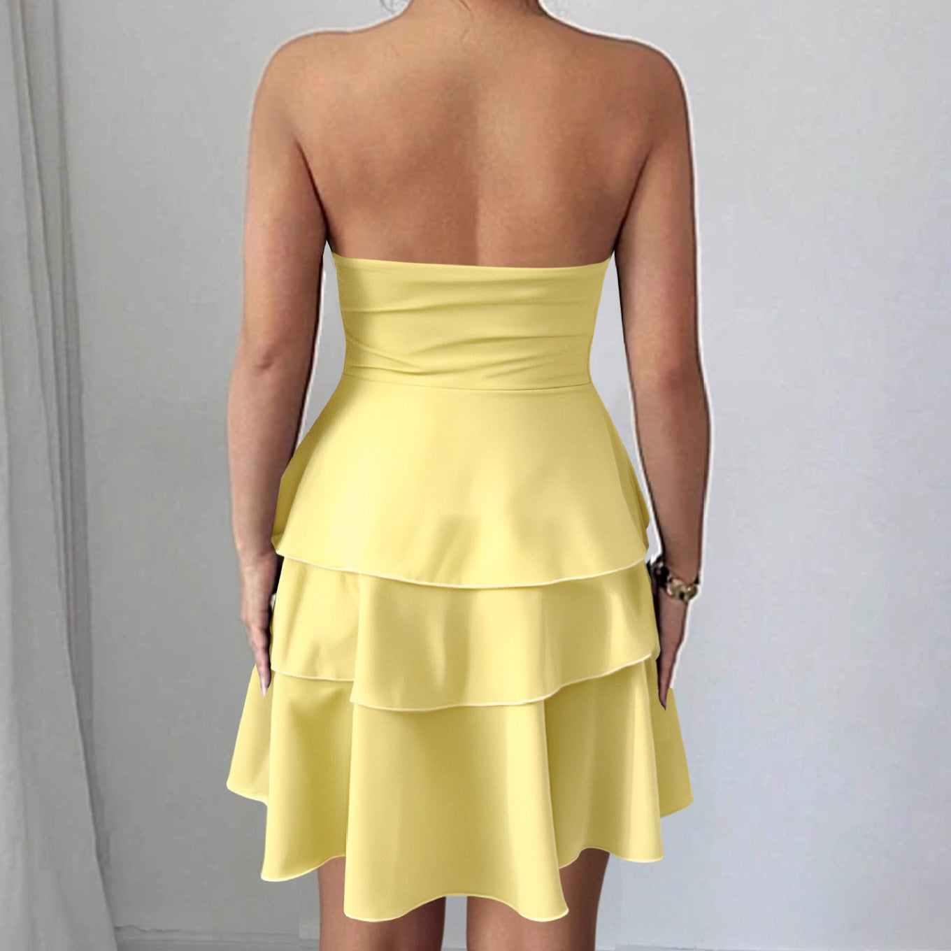 Robe à volants sans épaules pour femmes avec un ourlet flottant et un design élégant Chic und Stil
