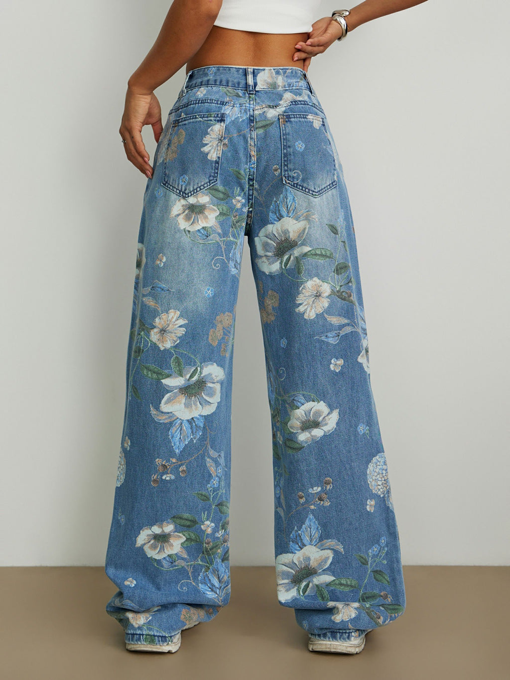 Jeans amples pour femmes avec design floral Chic und Stil