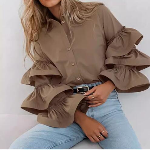 Blouse pour dames avec patte de boutonnage et manches à volants Chic und Stil