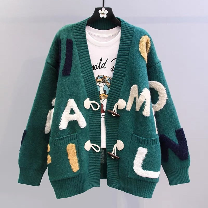 Cardigan en tricot épais pour dames avec des applications créatives et de grandes poches Chic und Stil