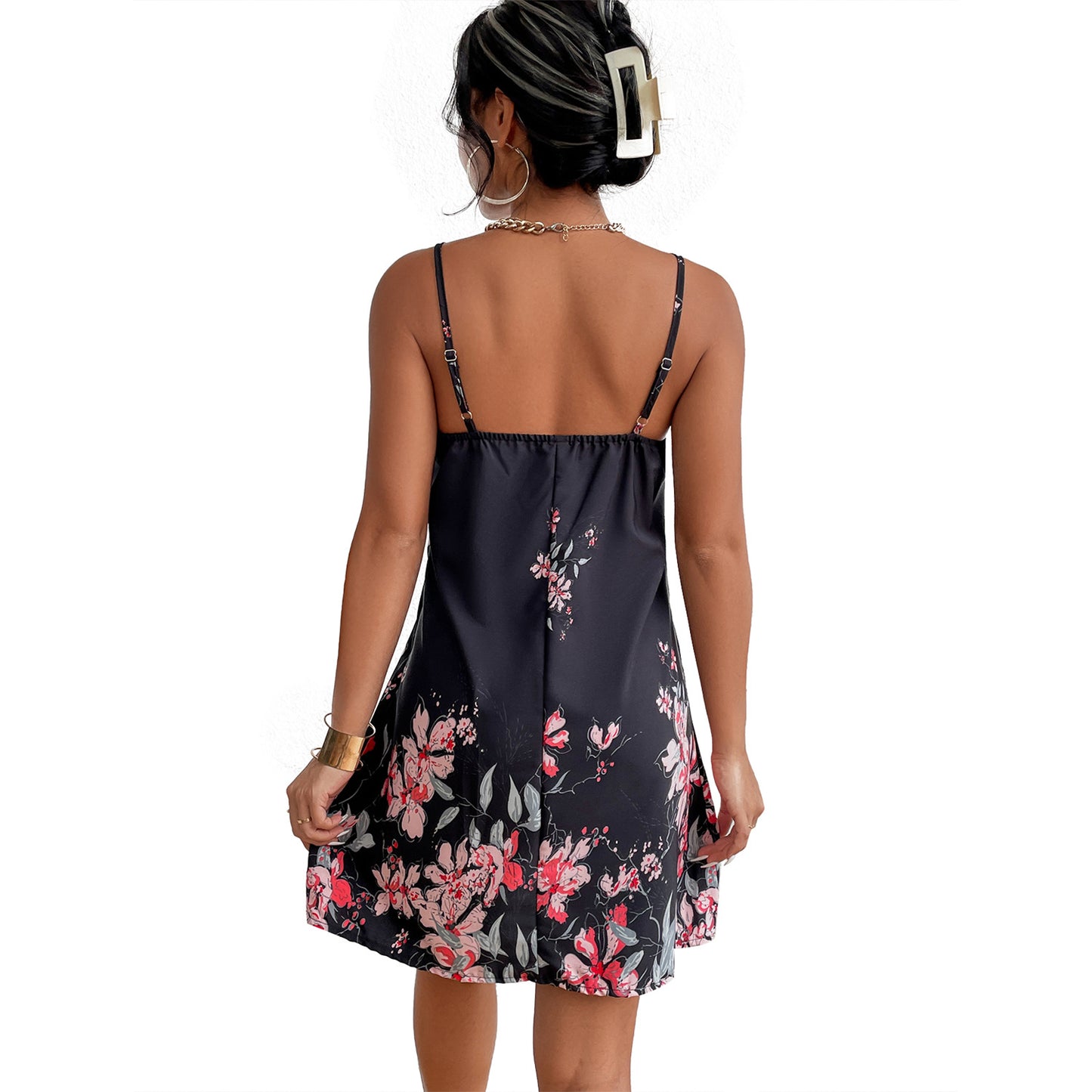 Robe mini aérienne pour femmes en matériau semblable à du satin avec des motifs floraux Chic und Stil