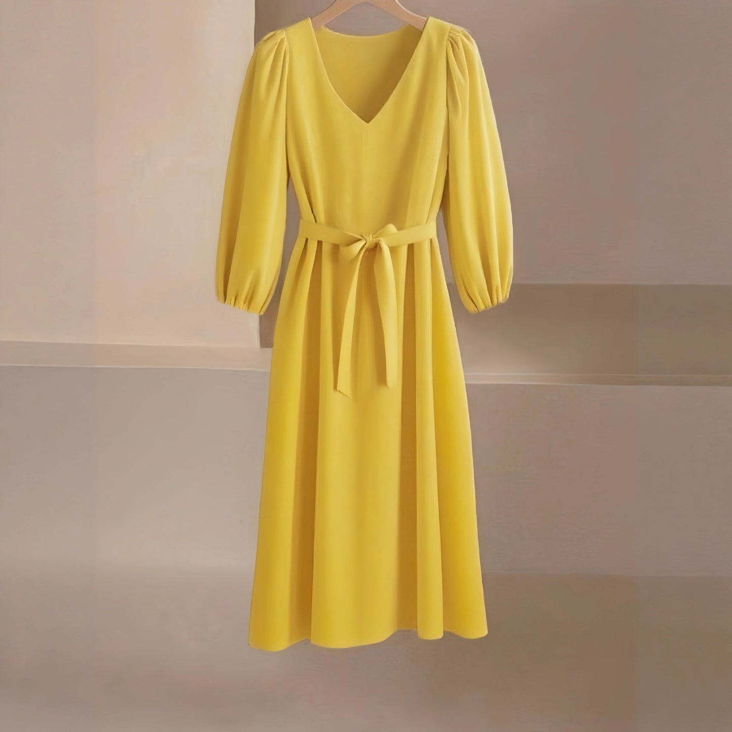 Robe maxi femme avec décolleté en V et élégantes manches bouffantes Chic und Stil