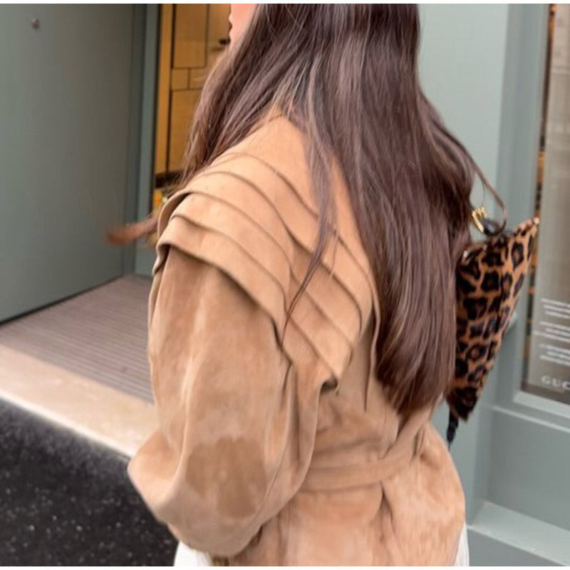 Blazer pour femmes avec ceinture reliée et design d'épaule moderne Chic und Stil