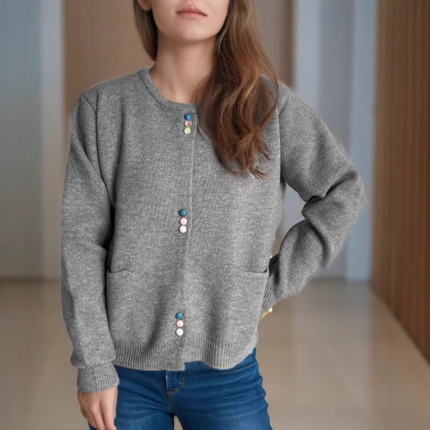 Cardigan pour femmes avec des boutons décoratifs et des poches pratiques Chic und Stil