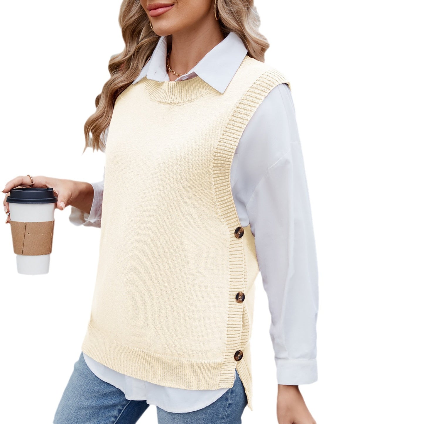 Women's knitted sweater with side button details and a modern Chic und Stil fit