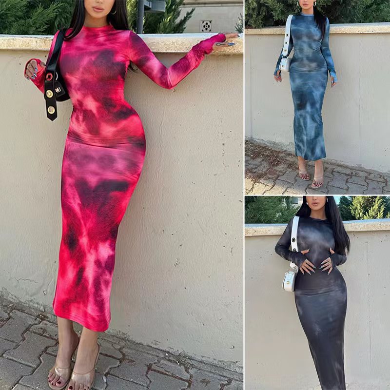 Robe maxi à manches longues pour femmes avec un motif batik moderne et une coupe flatteuse pour la silhouette Chic und Stil