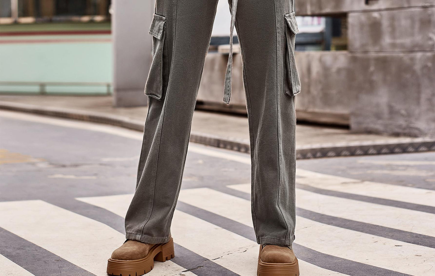 Women's cargo pants in a casual style with practical pockets and a high waist Chic und Stil