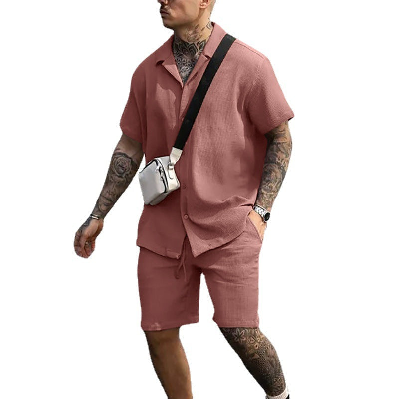 Chemise décontractée à manches courtes pour hommes avec une coupe stylée et un short assorti Chic und Stil