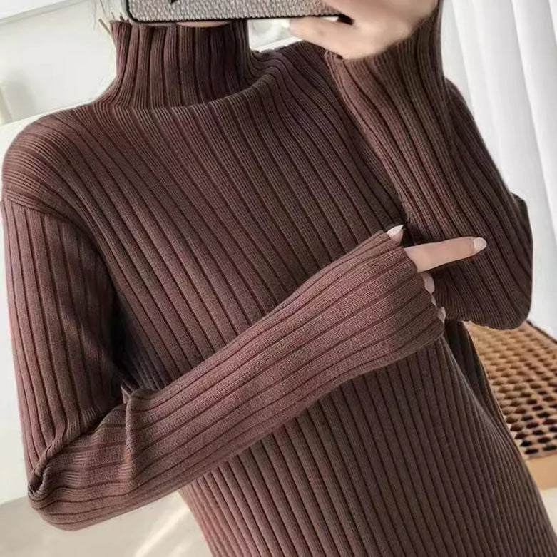 Robe en tricot pour femmes avec une fine texture côtelée et un col montant Chic und Stil