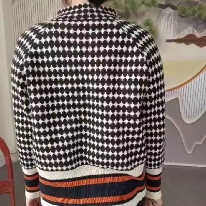 Pull en tricot sportif pour femmes avec col montant et motif graphique Chic und Stil