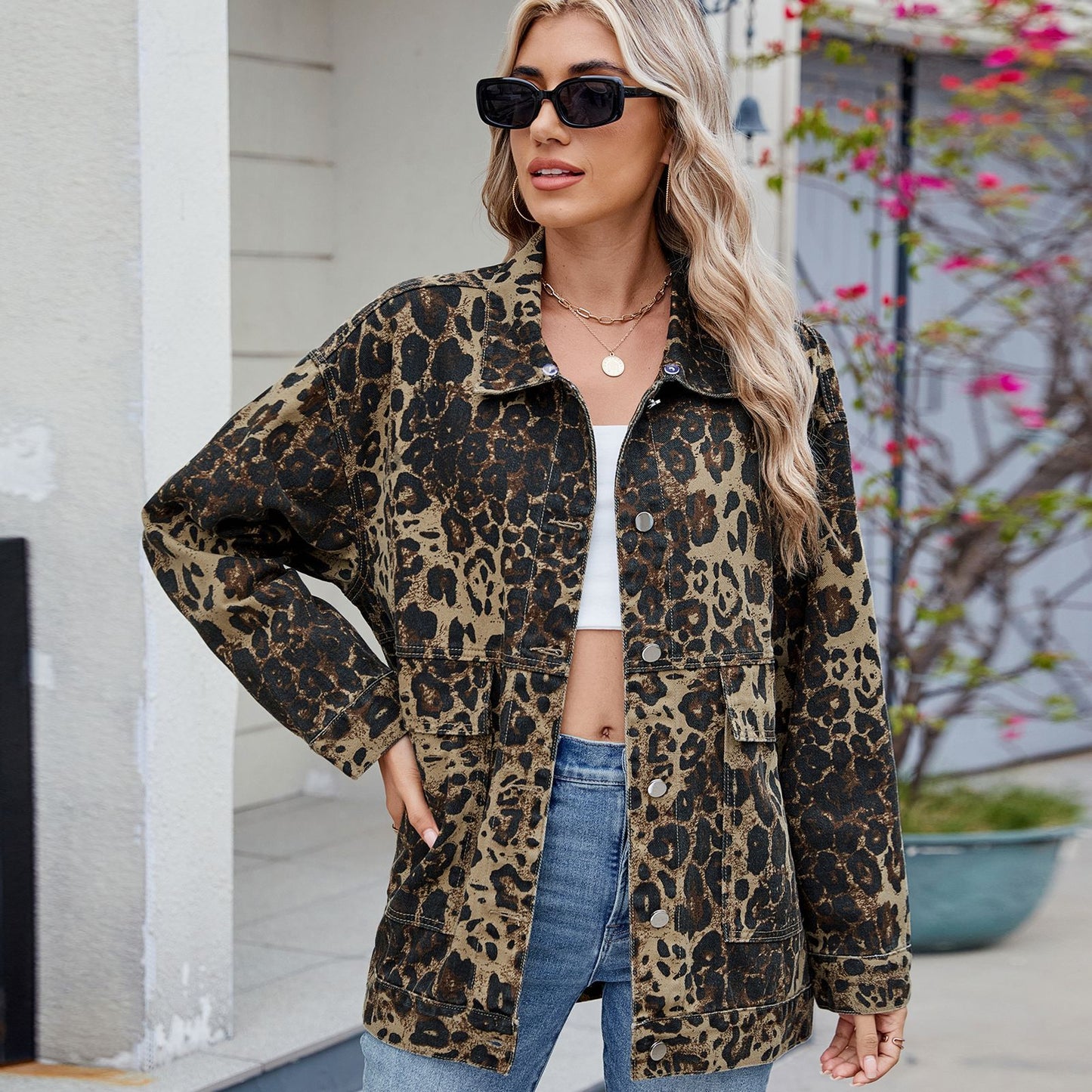 Veste en jean oversize pour femmes au design léopard moderne avec une coupe décontractée Chic und Stil
