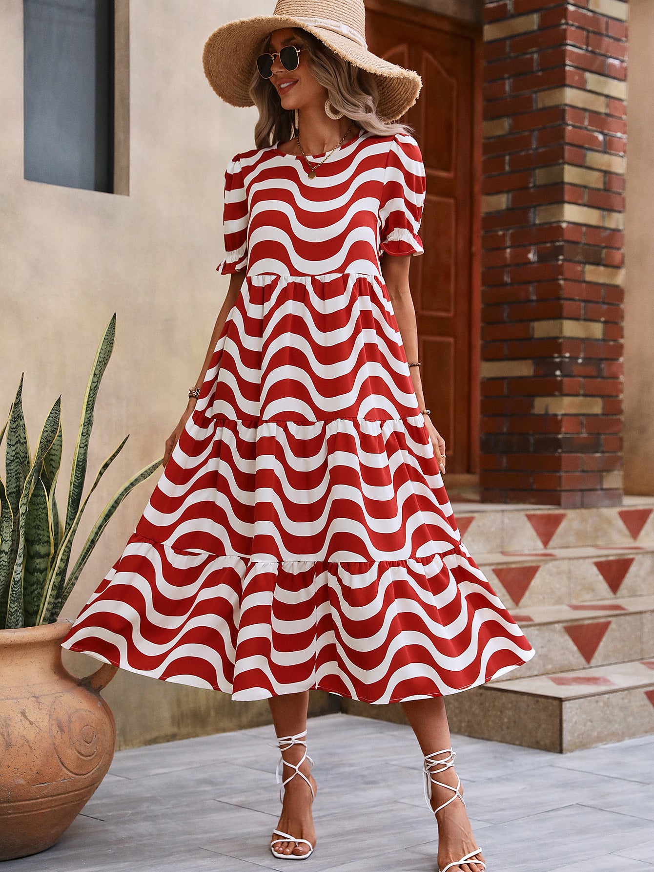 Robe midi d'été pour femmes avec motif de vagues et détails en volants Chic und Stil