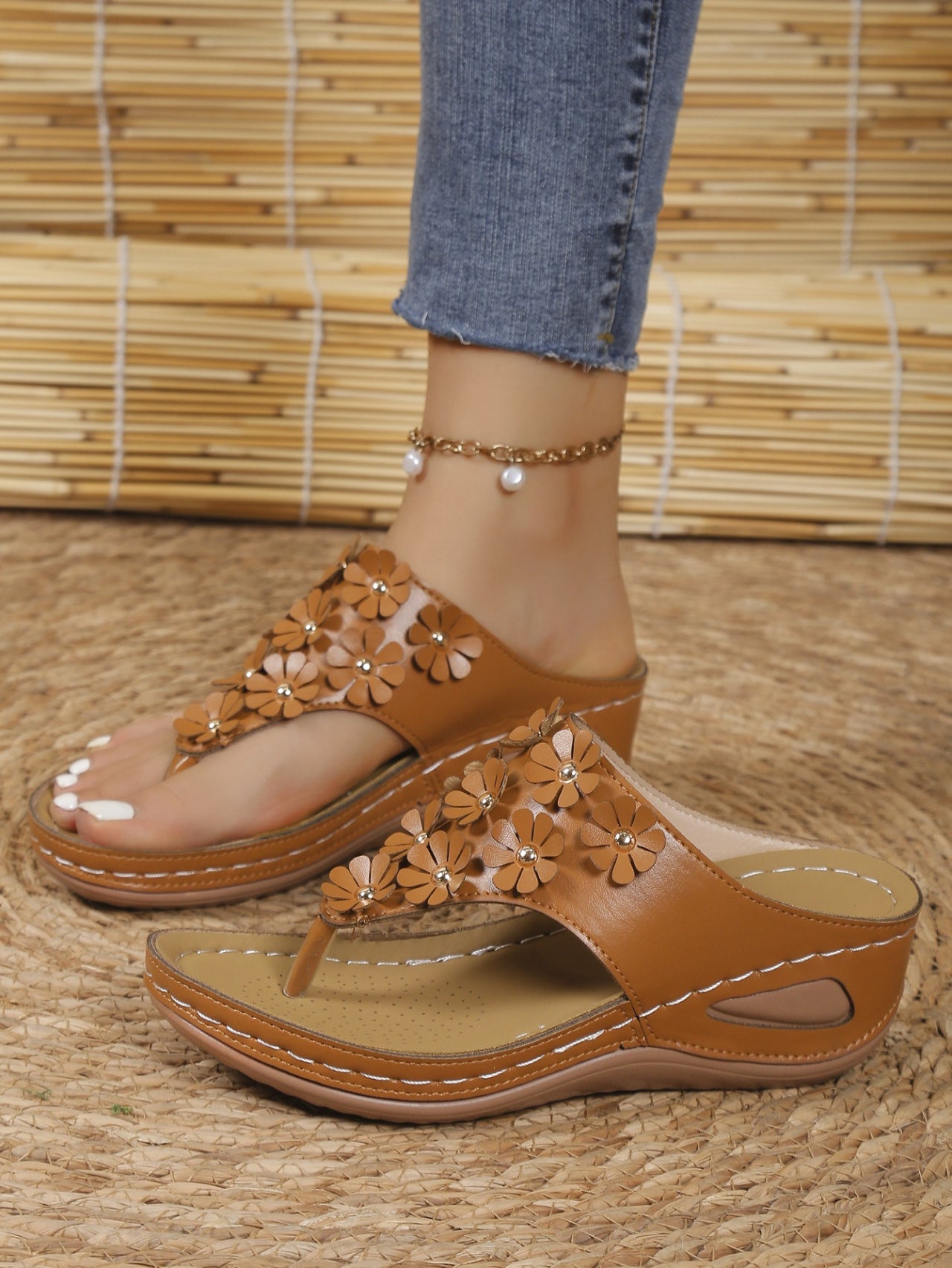 Sandales flip-flop élégantes pour femmes avec applications florales Chic und Stil