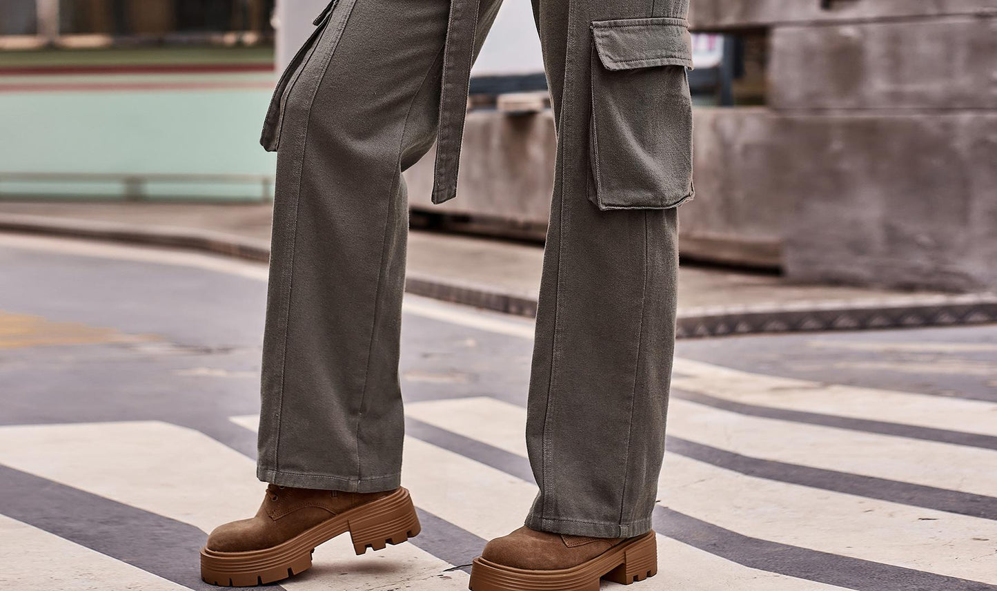 Women's cargo pants in a casual style with practical pockets and a high waist Chic und Stil