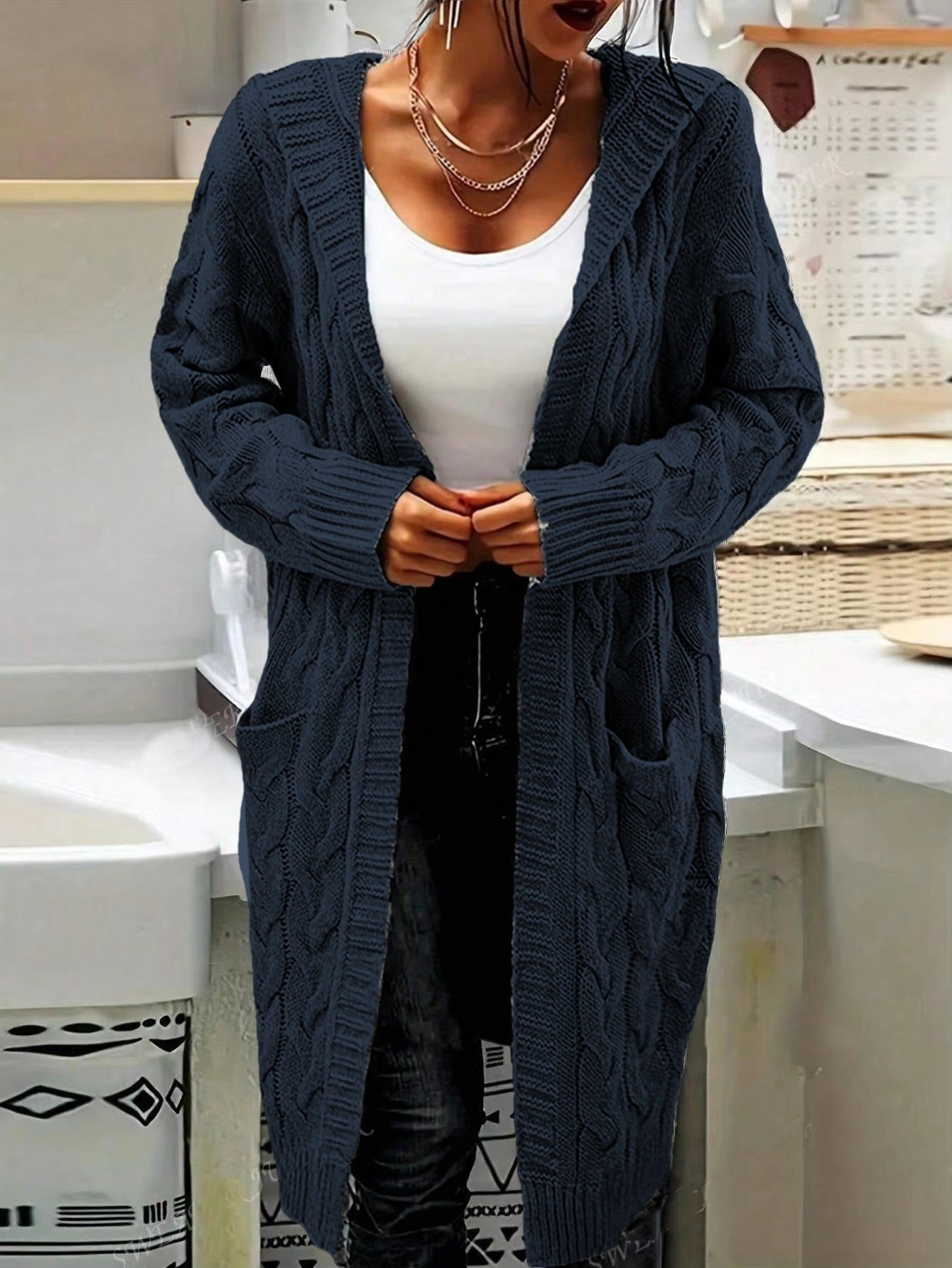 Veste en grosse maille pour dames avec des motifs en relief de haute qualité et des poches pratiques Chic und Stil