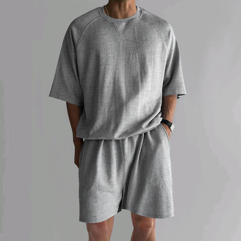 Costume de sport confortable pour hommes avec des manches larges et une taille élastique Chic und Stil