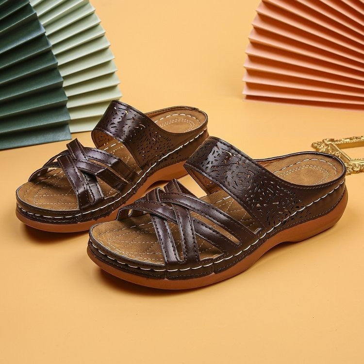 Sandales à brides confortables pour dames avec coupe florale et semelle ergonomique Chic und Stil