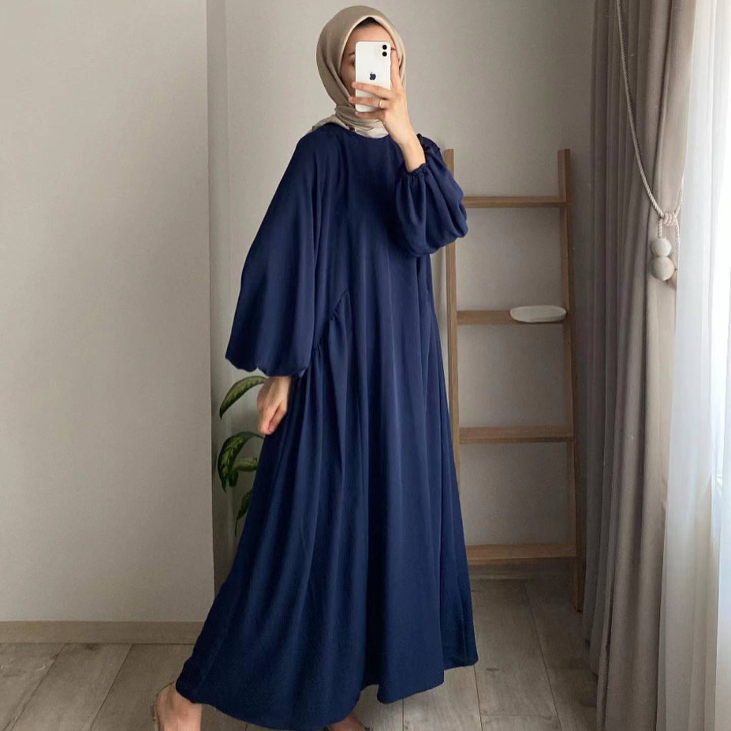Robe maxi élégante pour dames avec des manches volumineuses et une coupe fluide Chic und Stil