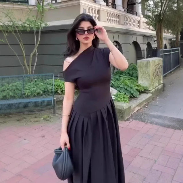 Dames Robe Maxi Élégante avec Encolure Asymétrique à Une Épaule et Jupe Fluide Chic und Stil