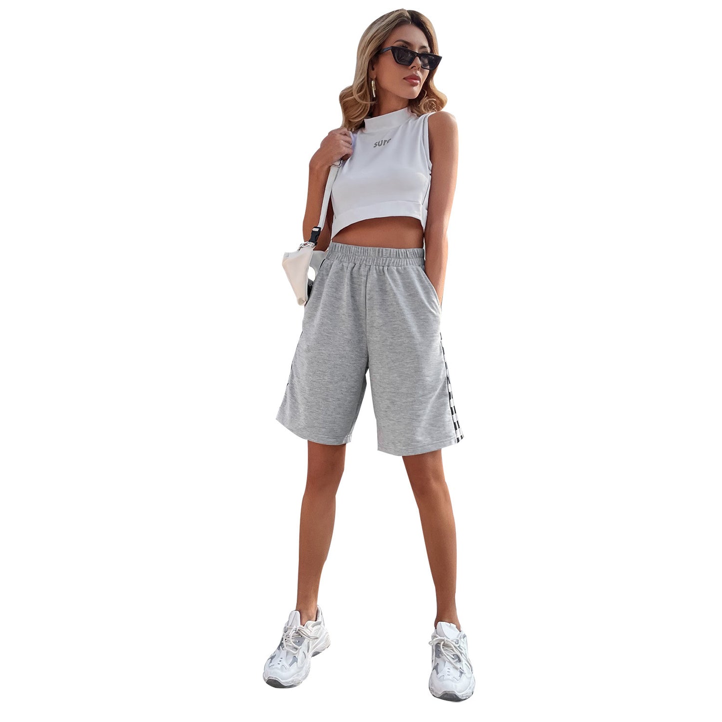 Shorts de sport pour femmes avec détails à carreaux sur les côtés Chic und Stil