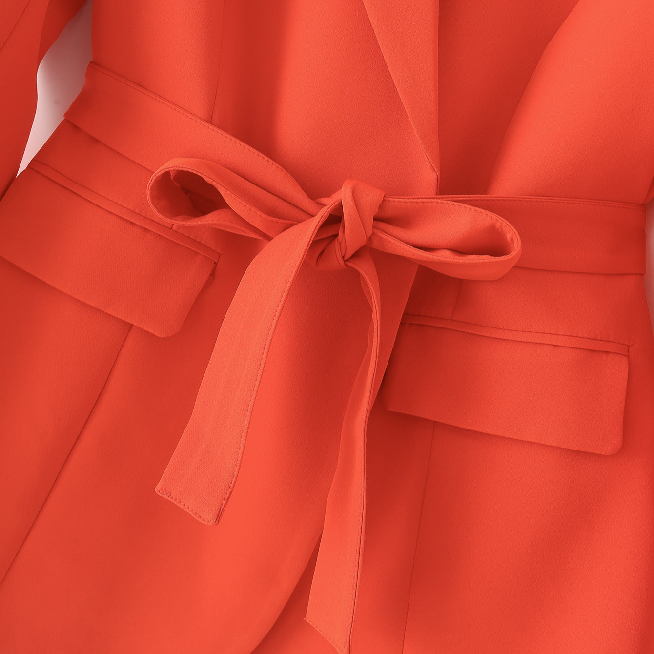 Blazer ajusté pour femmes avec poches pratiques et ceinture à nouer Chic und Stil