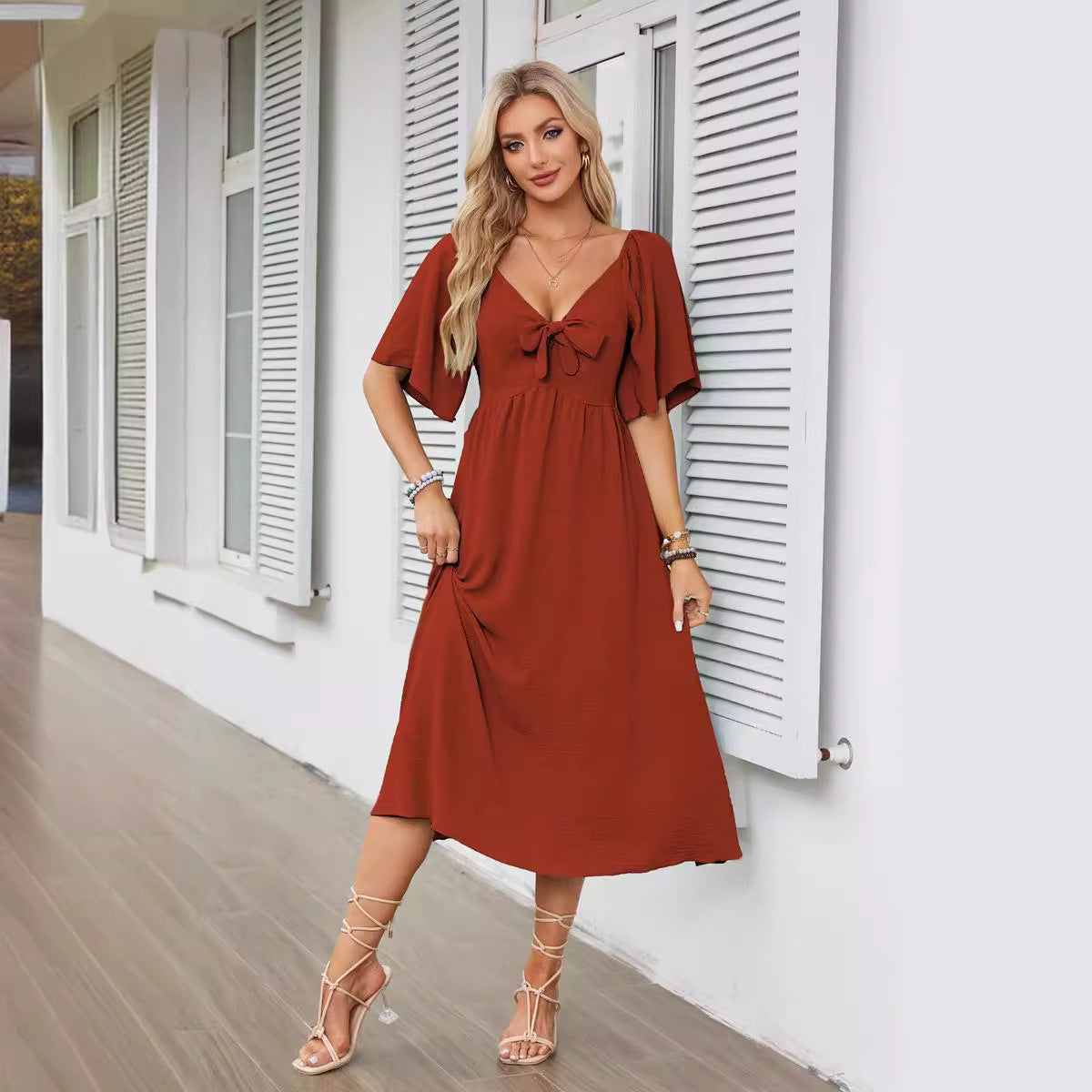 Robe maxi aérienne pour femme avec un design de nœud nostalgique Chic und Stil
