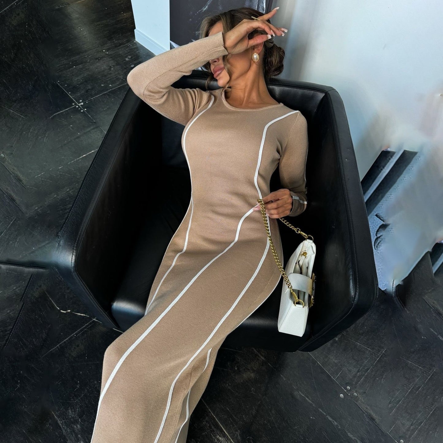 Robe en tricot ajustée pour femme avec des lignes contrastées Chic und Stil