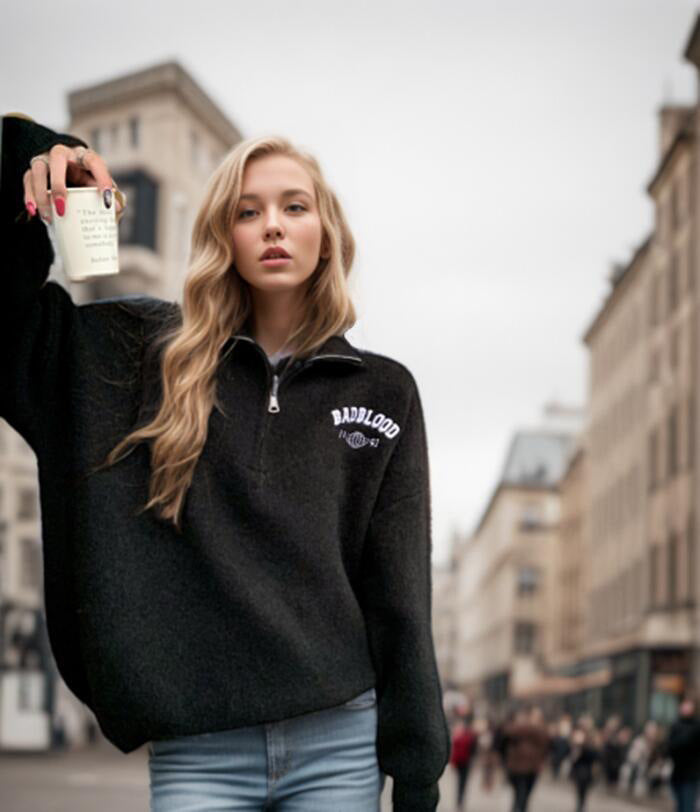 Pull femme douillet avec col montant et broderie Chic und Still