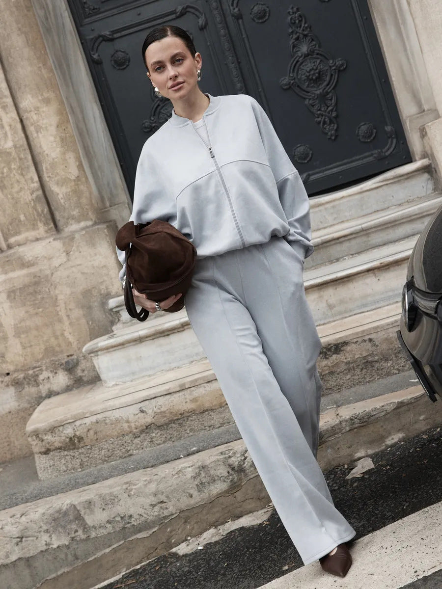 Costume de détente décontracté pour dames avec des détails de couture décoratifs et une fermeture éclair intégrale Chic und Stil