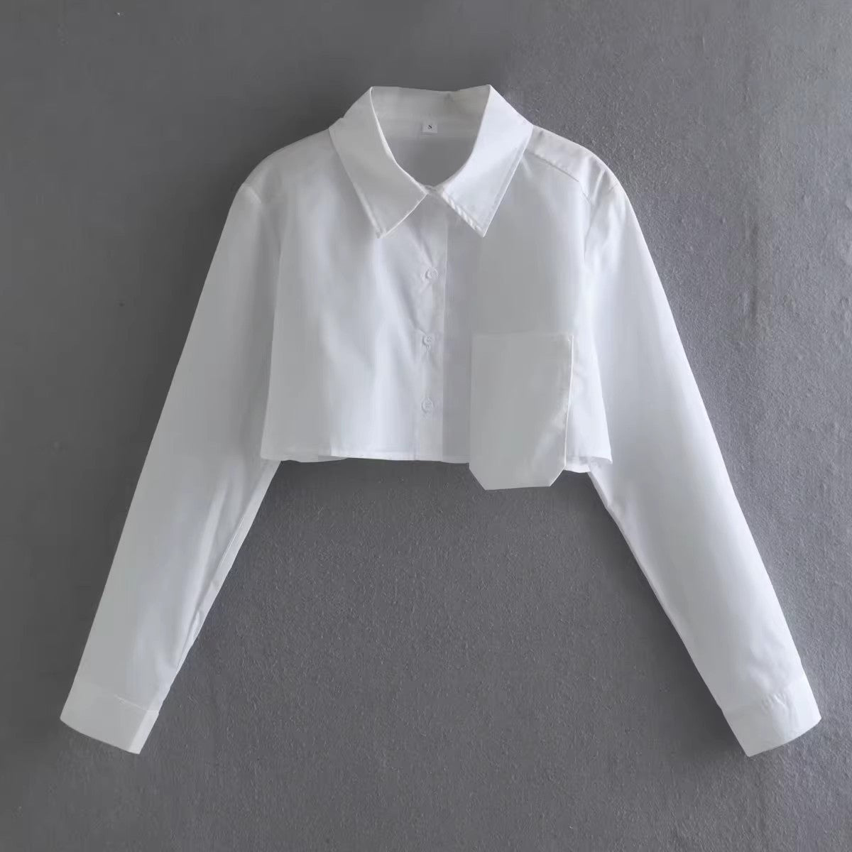 Blouse cropped pour femmes avec une coupe moderne et un design de poches pratique Chic und Stil