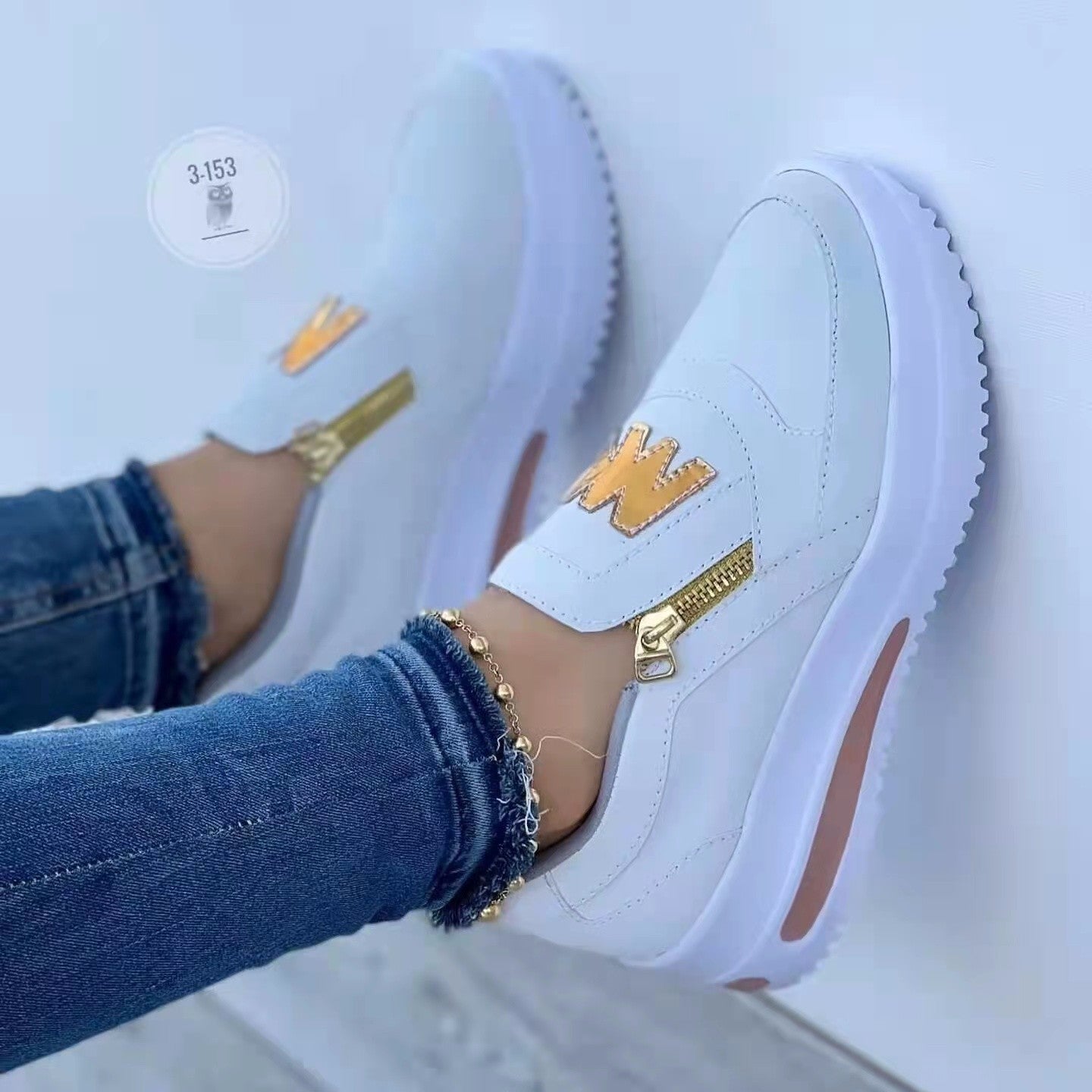 Baskets de sport à enfiler pour femmes avec accents dorés Chic und Stil