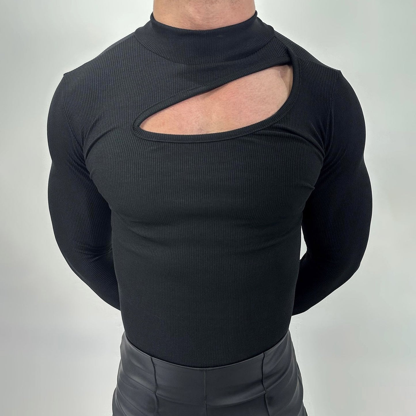 T-shirt à manches longues pour hommes avec décolleté innovant et propriétés respirantes Chic und Stil