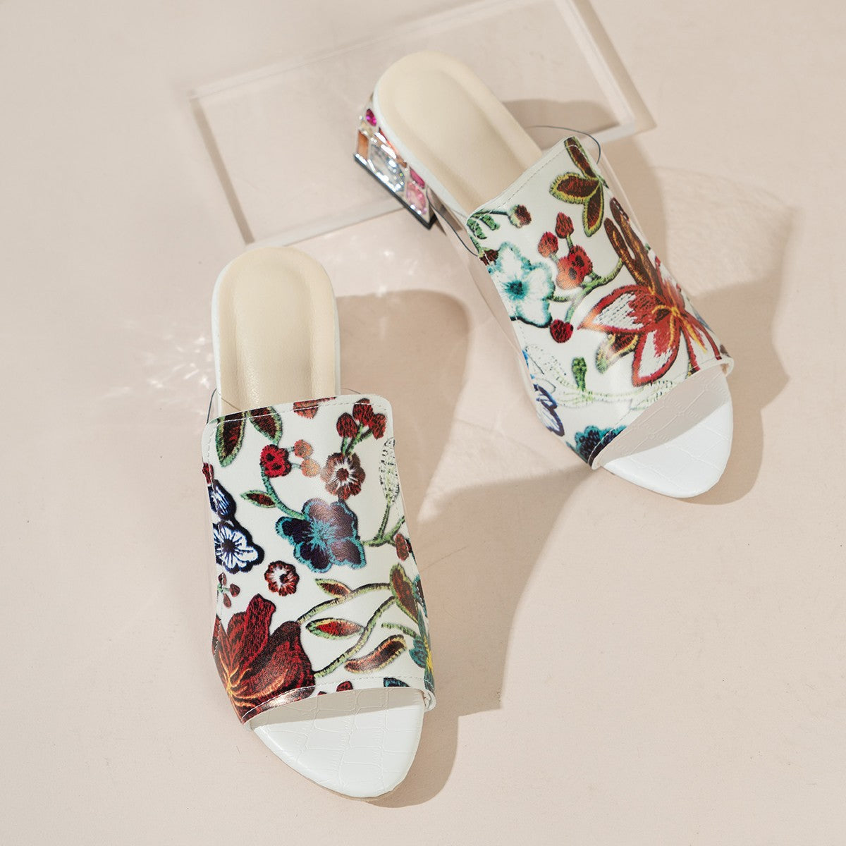 Mules à brides pour femmes avec design floral et confortable talon bloc Chic und Stil