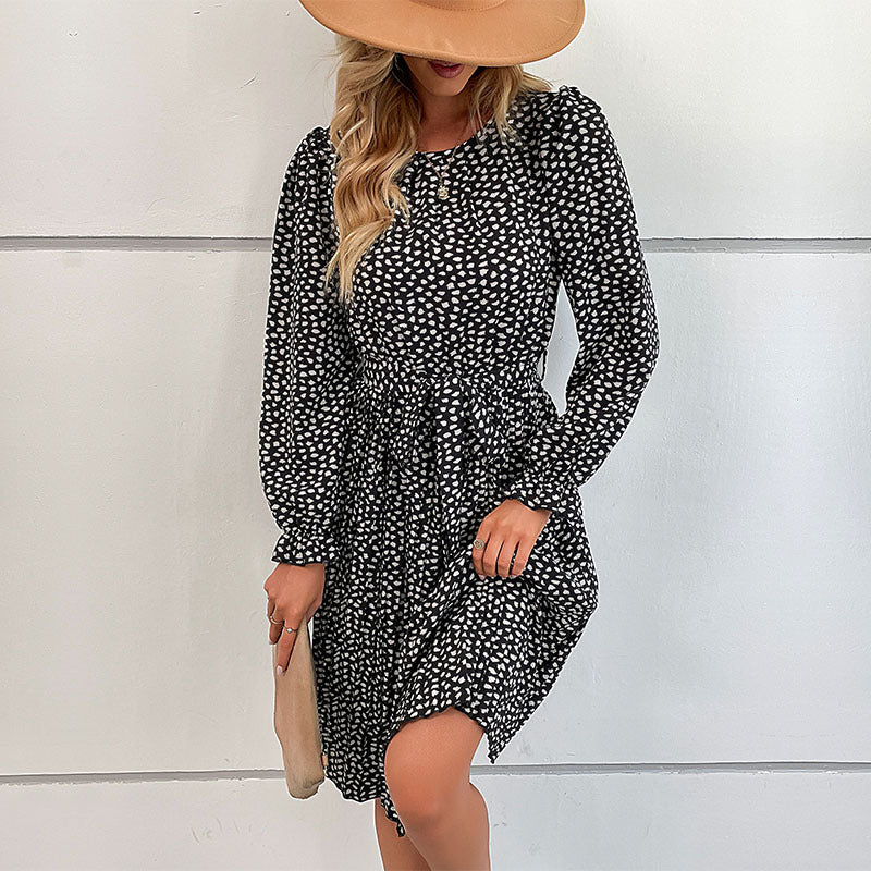 Robe portefeuille femme avec détails froncés et ceinture à la taille Chic und Stil
