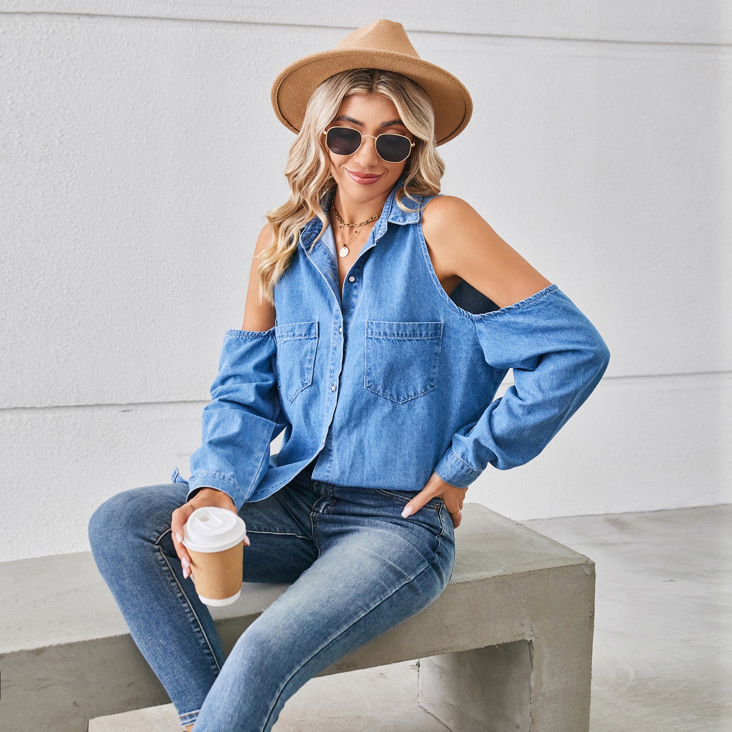Women's denim shirt with raglan sleeves and chest pockets Chic und Stil