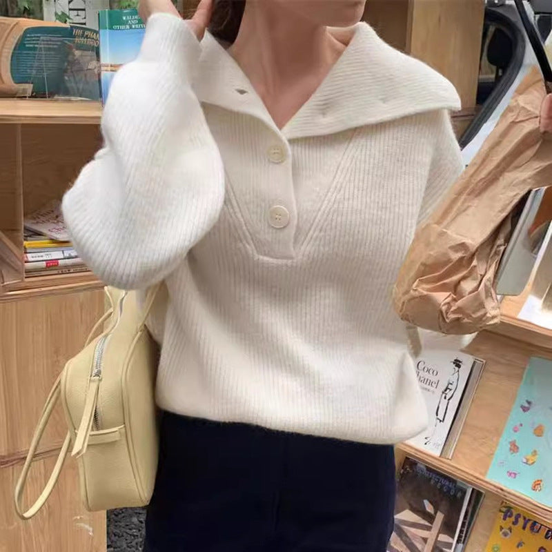 Pull en tricot pour femmes avec col orné de boutons et fine texture côtelée Chic und Stil
